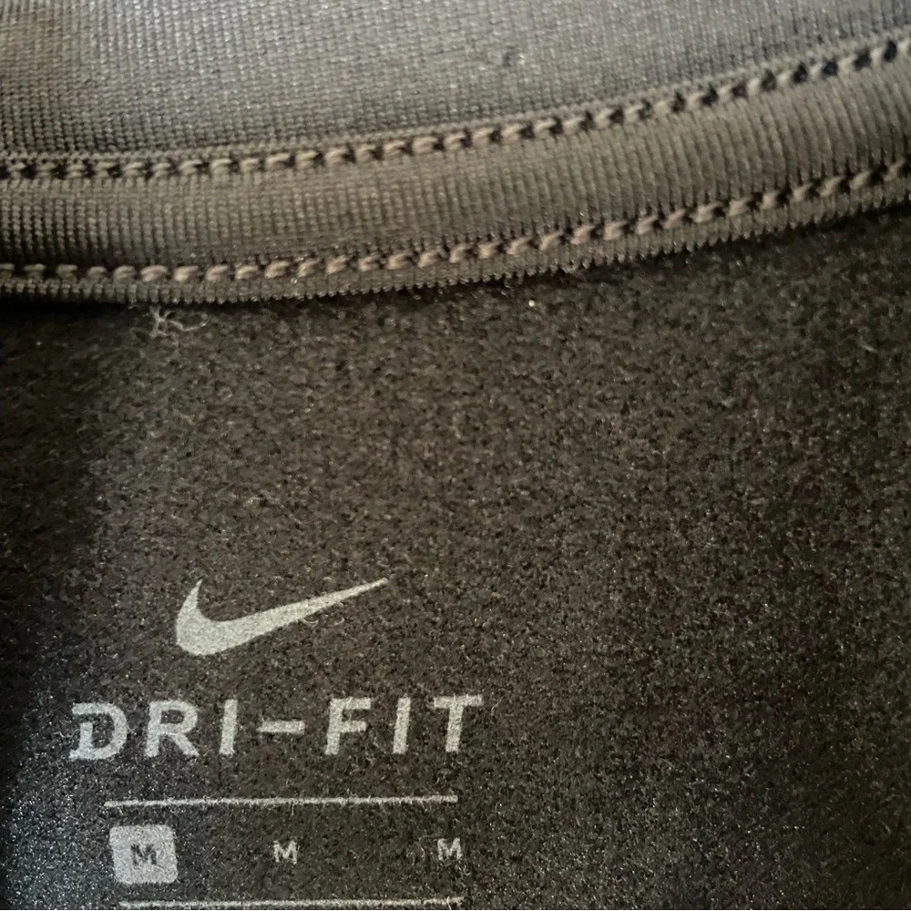 NWT Women’s Training Dri-Fit Quarter Zip - Picture 2 of 6